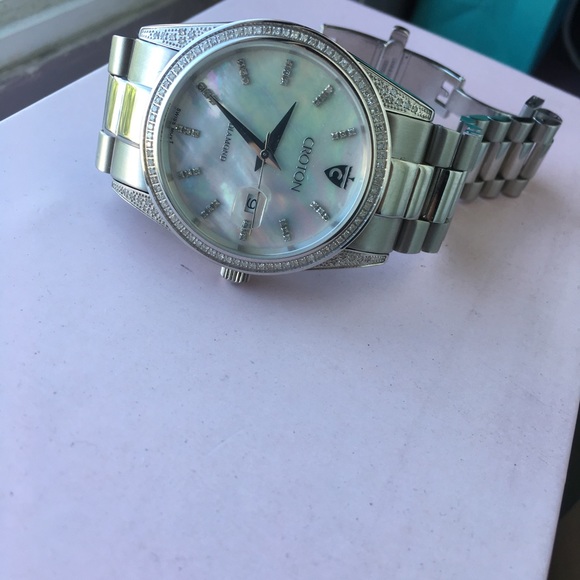 Watch men’s or woman diamond bezel thru out - Picture 3 of 5